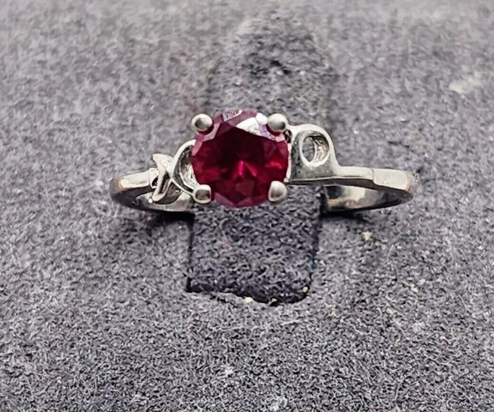 Vintage Sterling Silver Red Garnet Stone XO Size 6 Ring Love Romance Friendship
